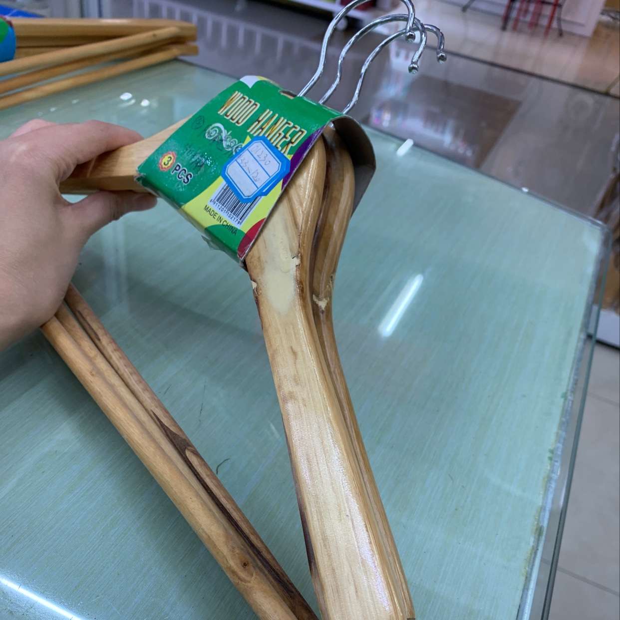 P66本色3级木衣架产品图