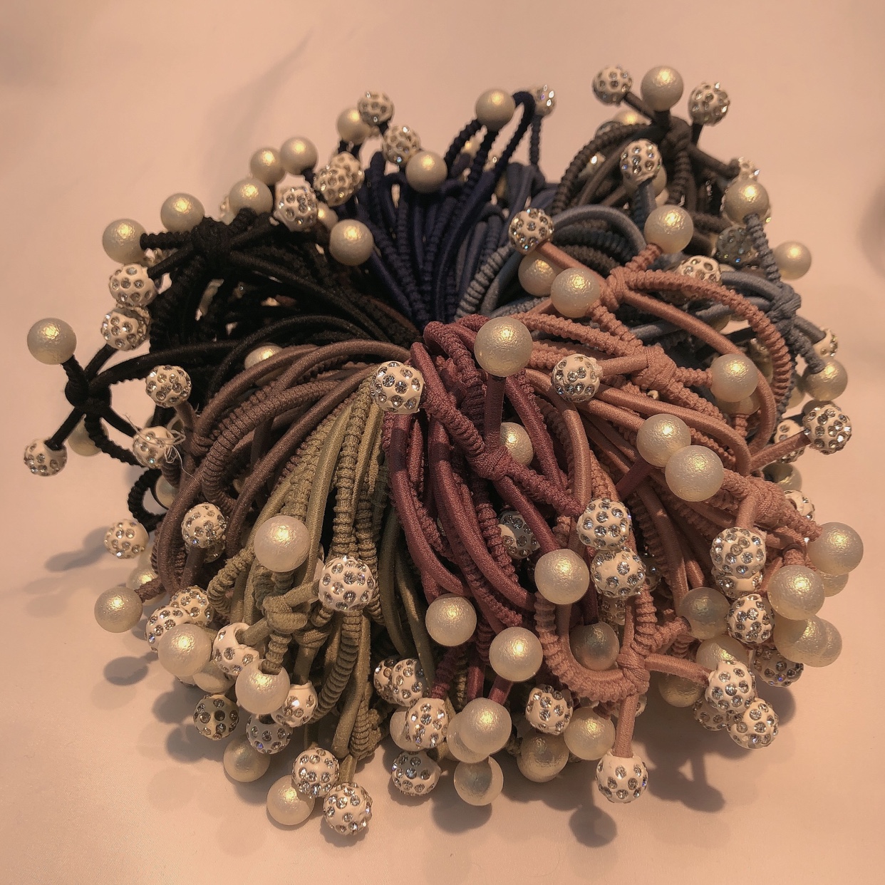 100 hand-tied hair ties with diamond-encrusted accessories, leather bands, and mixed colors for wholesale details Picture