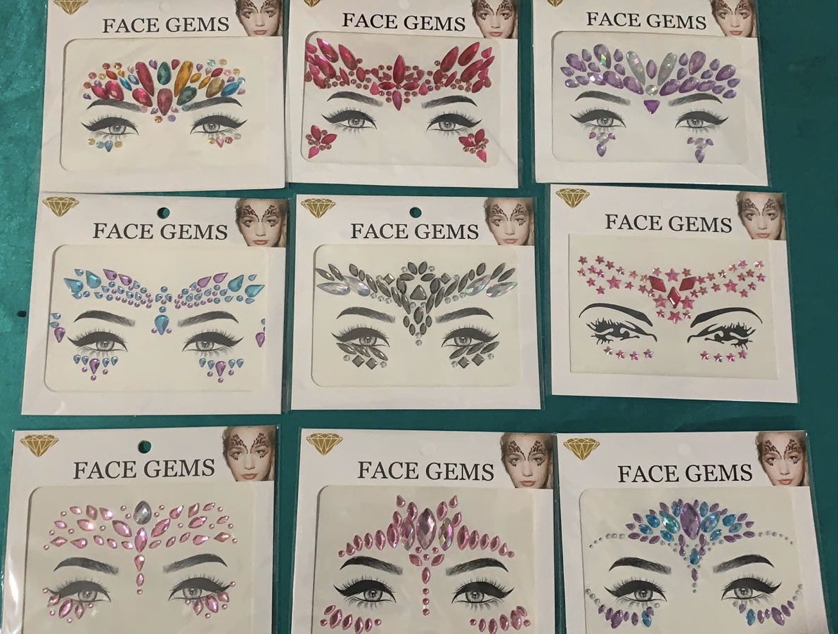 钻石脸贴 脸部钻石贴纸 亚克力贴纸 脸部装饰贴纸
脸贴 贴纸 钻石贴纸 节日脸贴 party钻石脸贴 眉心钻亚克力脸贴详情图9