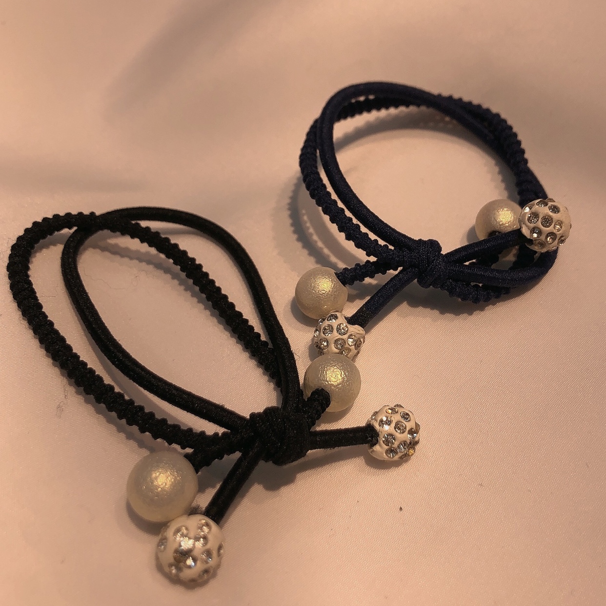 100 hand-tied hair ties with diamond-encrusted accessories, leather bands, and mixed colors for wholesale