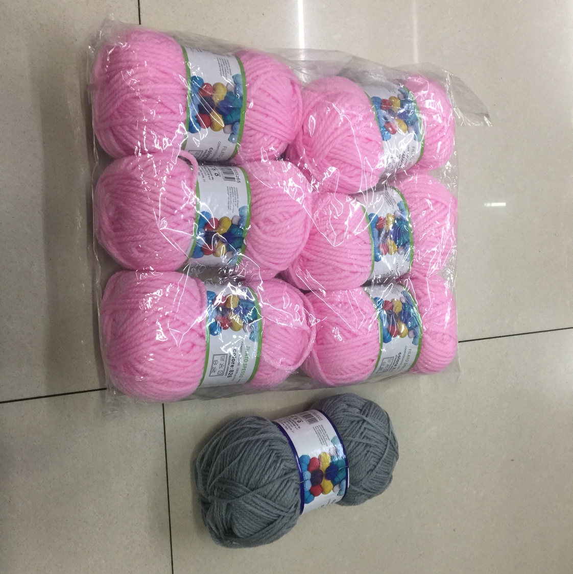 Acrylic yarn comes in a variety of colors, including acrylic yarn and polyester yarn details Picture