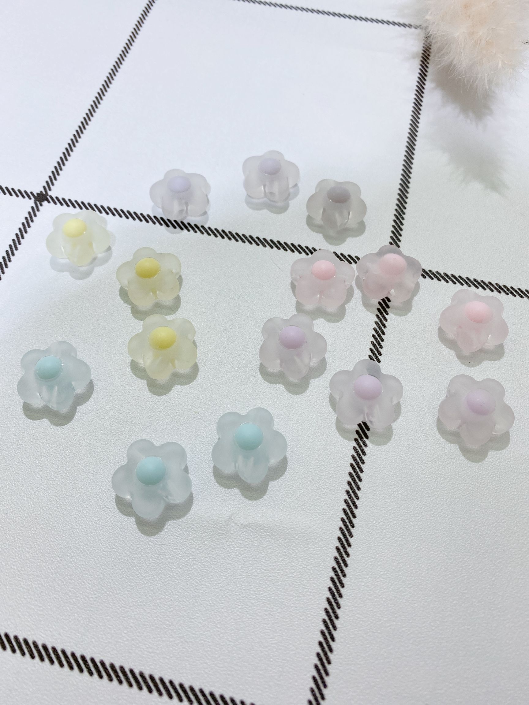 Acrylic web celebrity straight hole flower beads in the bead frosting nail paste accessories thumbnail