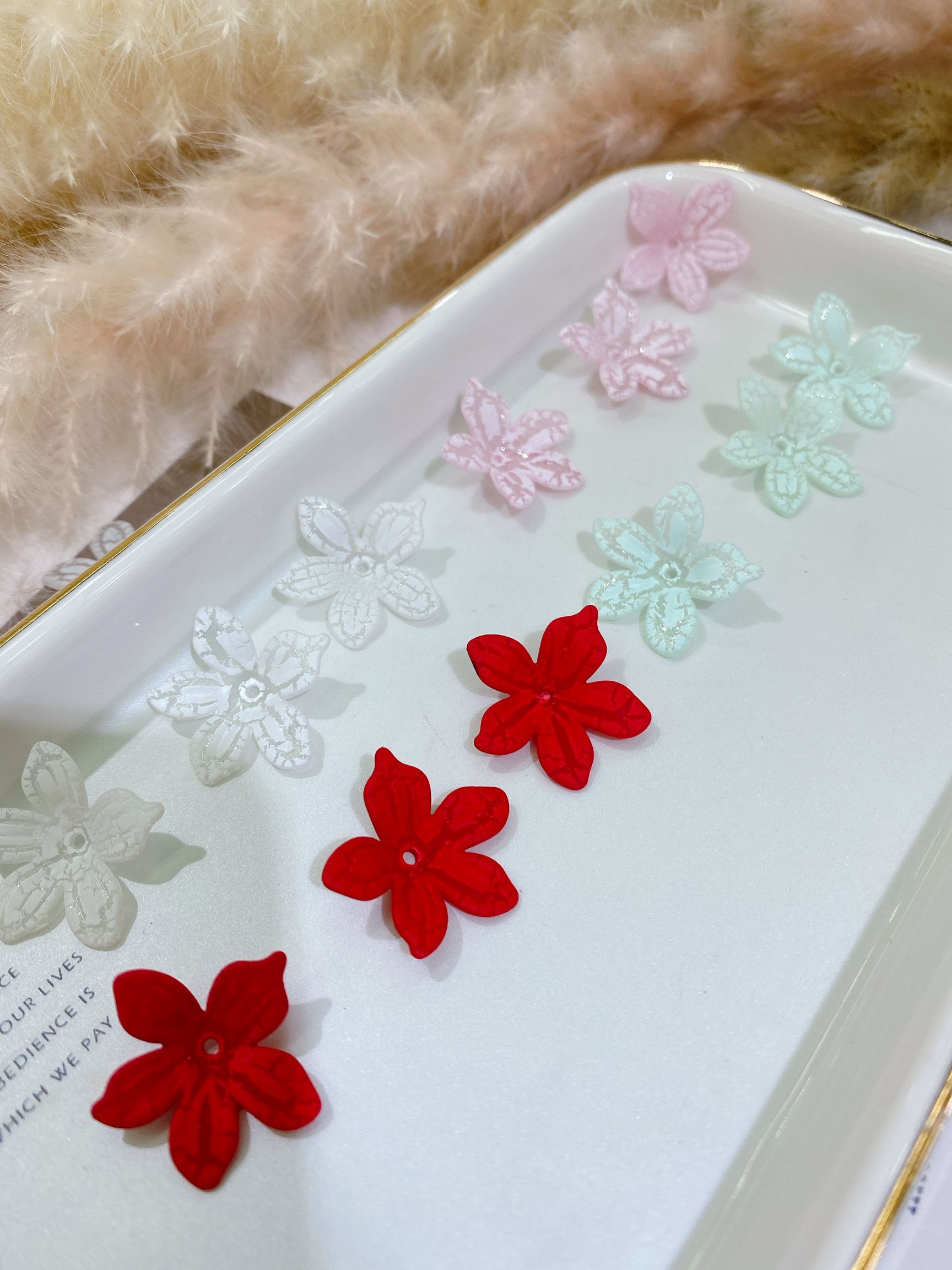 Acrylic painting effect in the middle hole five petal flower hand-beaded DIY earrings simulation flower head accessories
