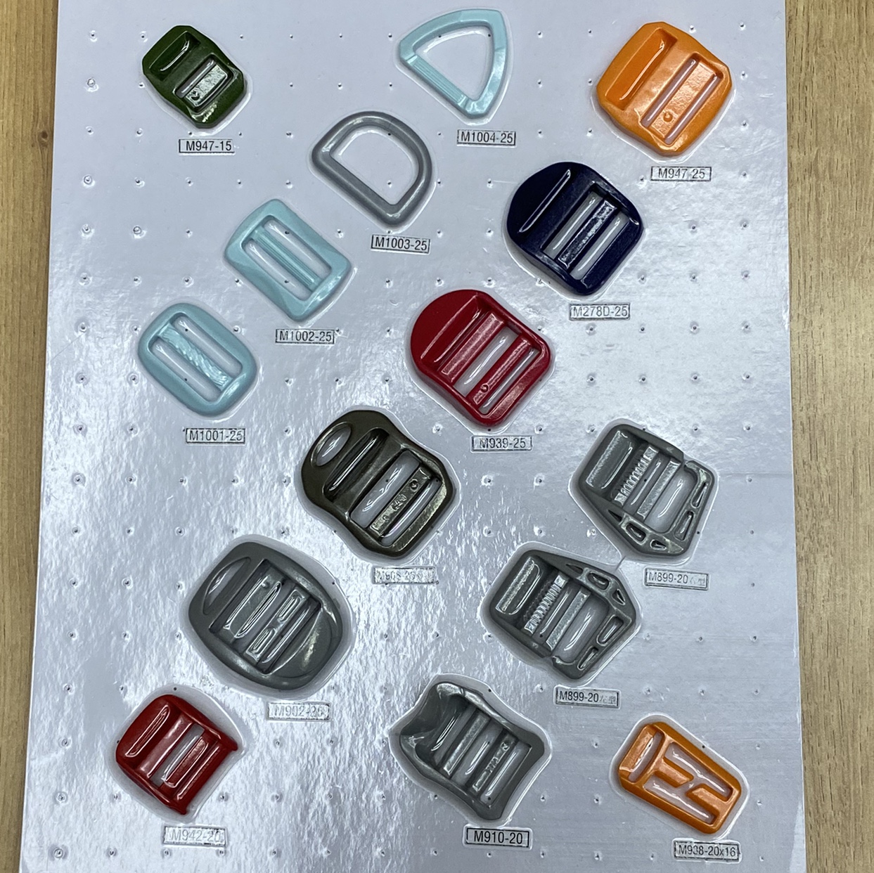 High-quality plastic bag buckle multi-purpose QQ tool webbing adjustable buckle Application Scenario