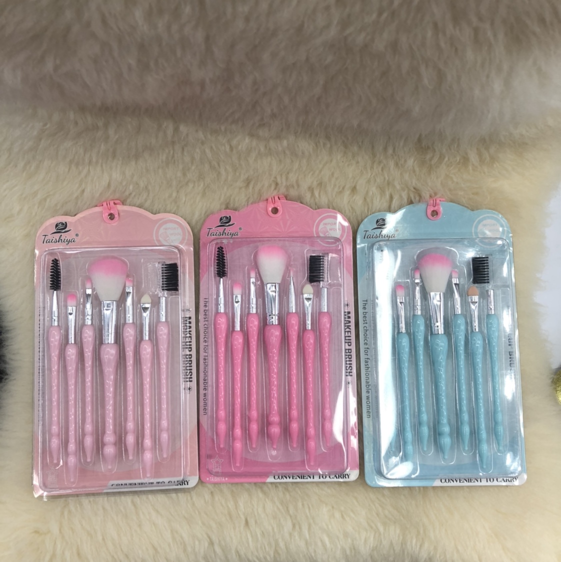 Makeup brush 7 small, 3 colors thumbnail
