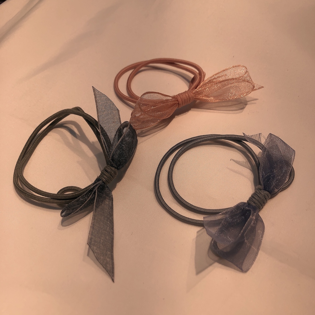 100 pieces of hand-tied hair ties with snow yarn bows and rubber bands in mixed colors for wholesale Specification image