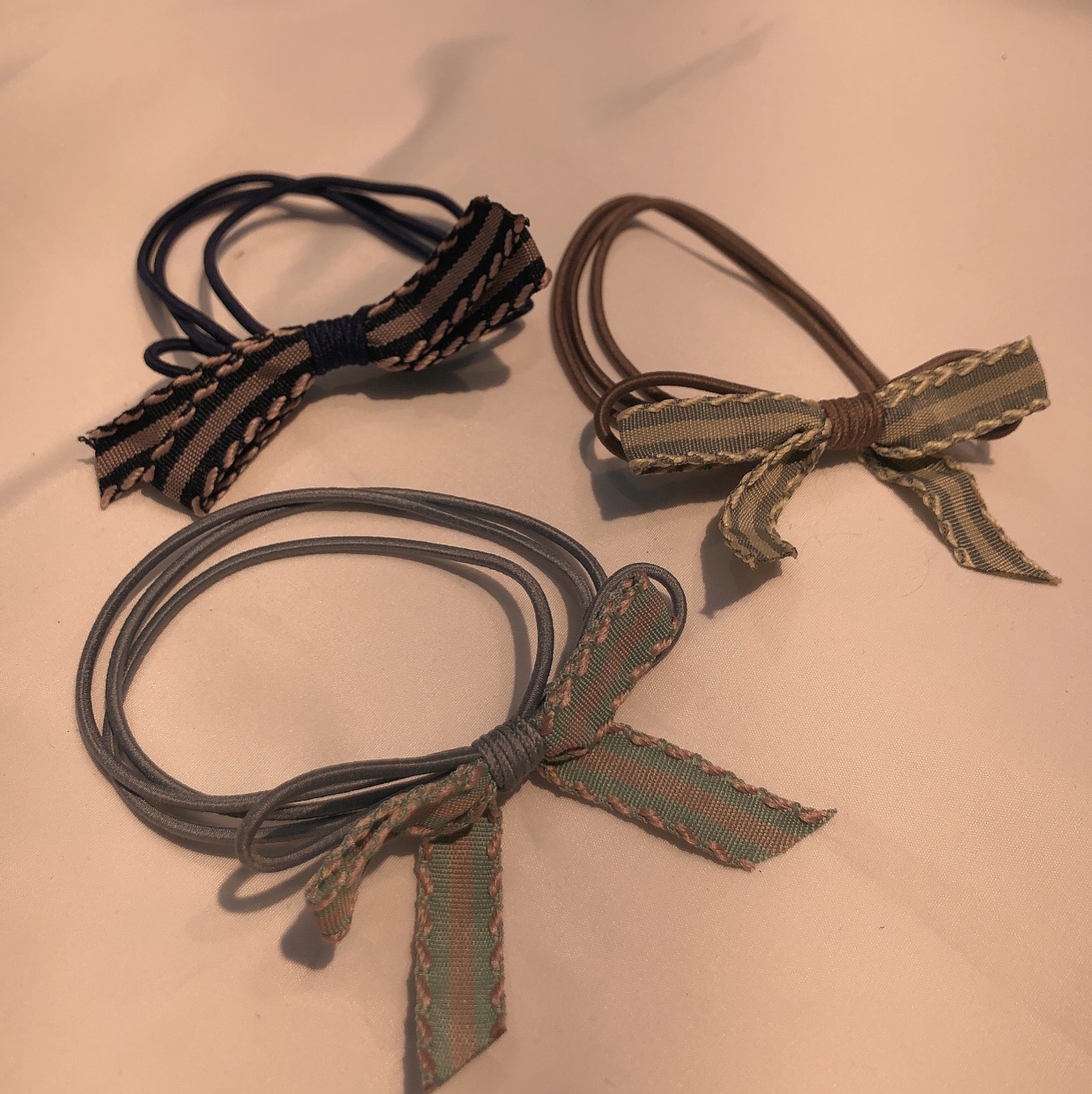 100 hand-tied hair ribbons with bow ties in mixed colors, wholesale leather bands Specification image