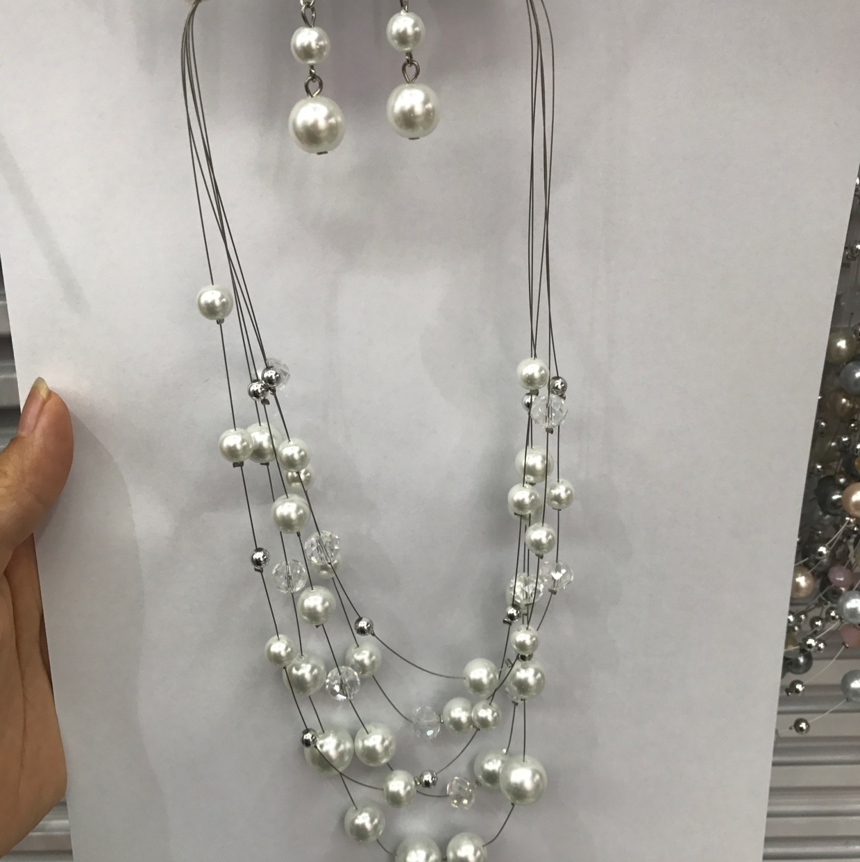 Pearl necklace thumbnail