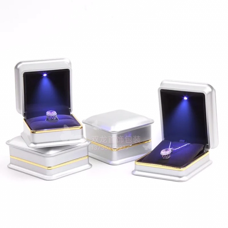 Wholesale of creative LED light proposal ring boxes, jewelry packaging boxes, necklace boxes and accessory boxes details Picture