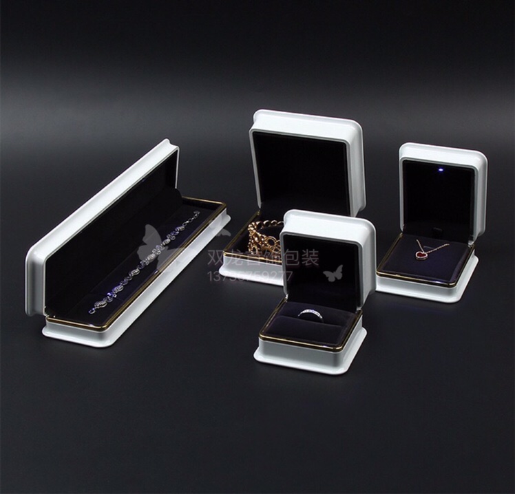 Wholesale of creative LED light proposal ring boxes, jewelry packaging boxes, necklace boxes and accessory boxes Specification image