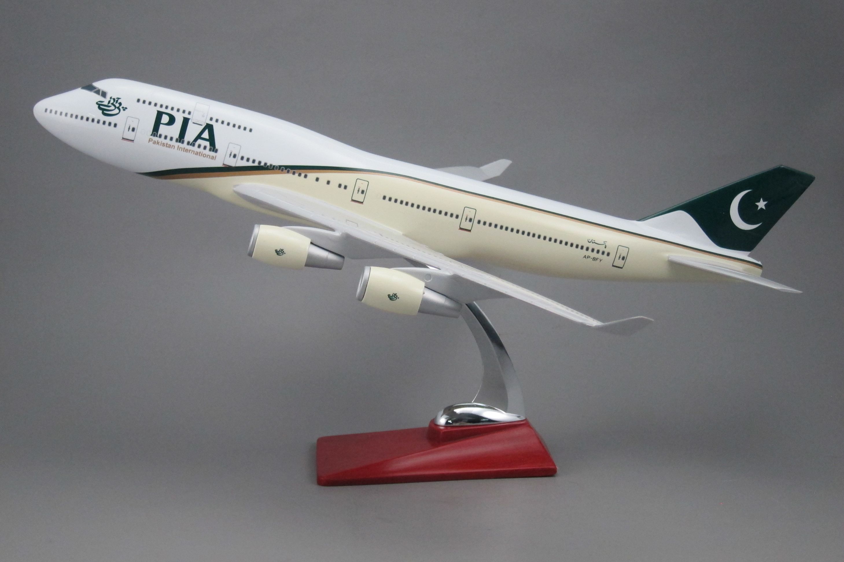 Model aircraft (47CM Pakistan Air B747-400) synthetic resin model aircraft simulation