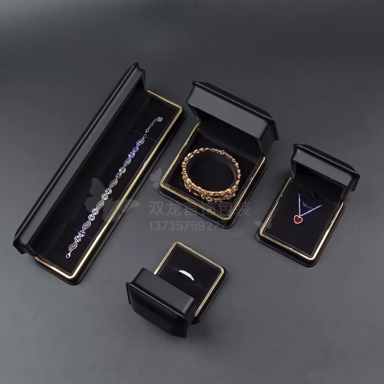 Wholesale of creative LED light proposal ring boxes, jewelry packaging boxes, necklace boxes and accessory boxes