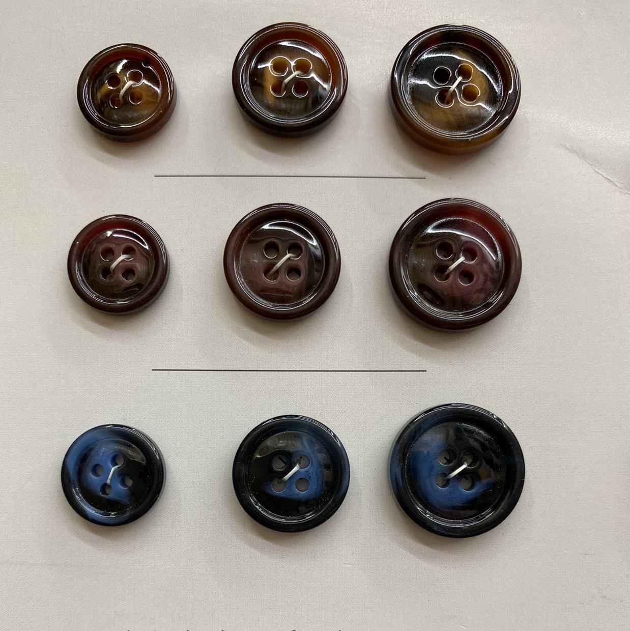 High-quality resin buttons, hand-sewn two-hole and four-hole buttons, raincoats, children's clothing and work clothes buttons