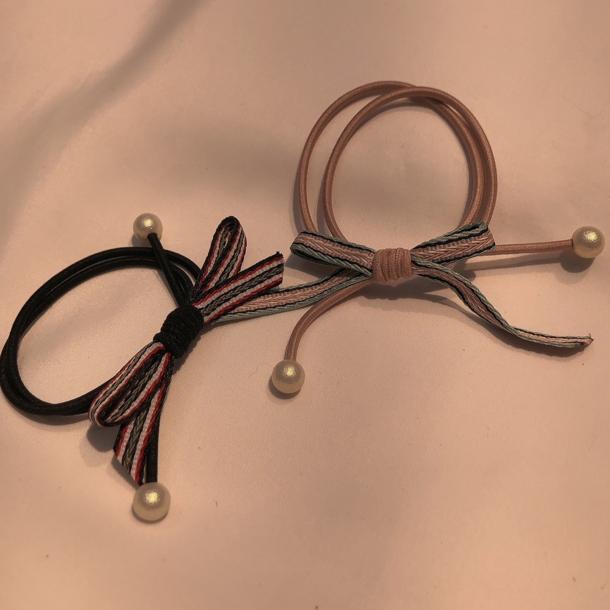 100 hand-tied pearl hair ties with ribbon bows and rubber bands in mixed colors for wholesale Specification image