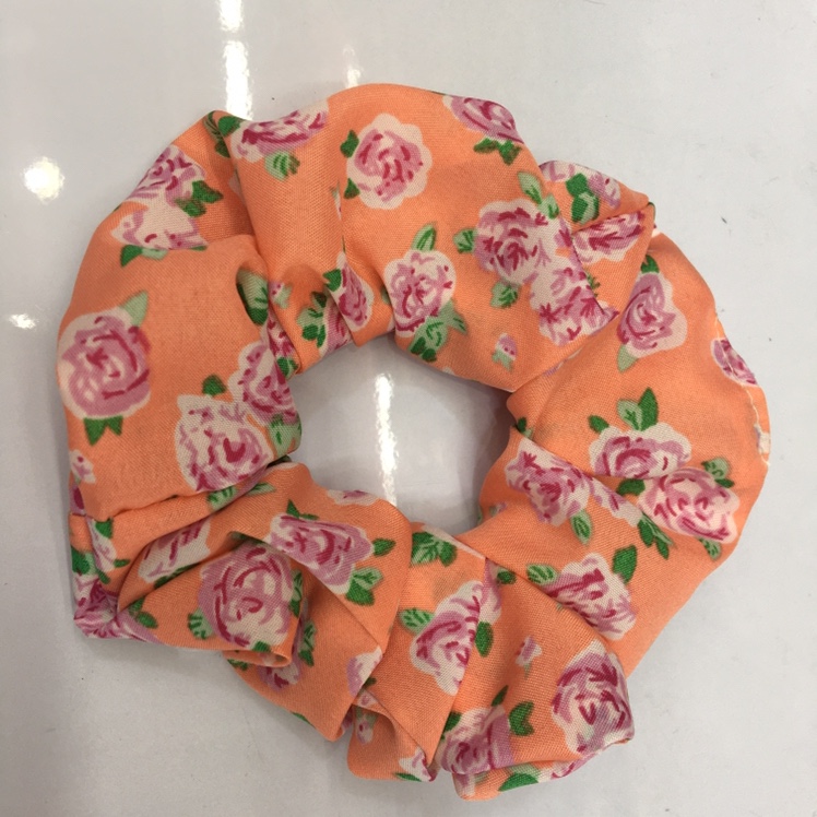 Small floral prints go well with large intestine rings