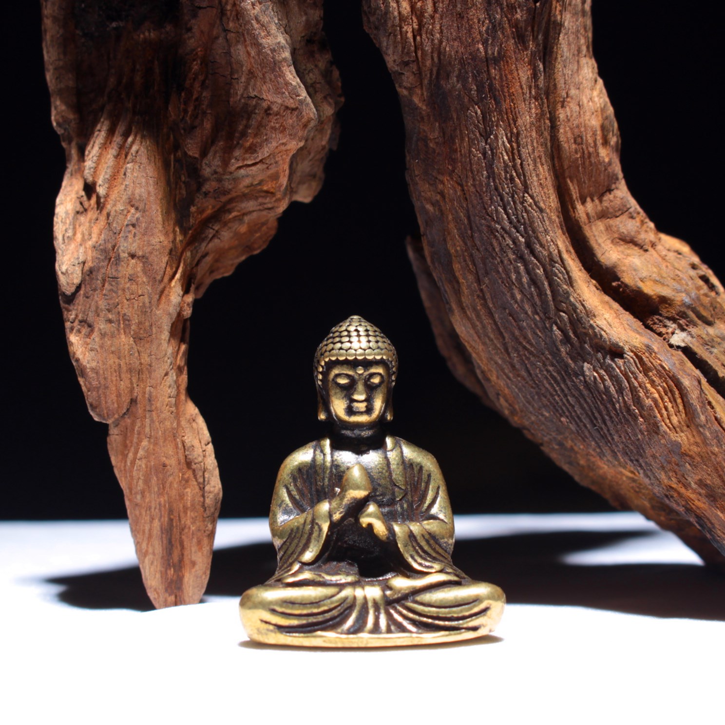 A small statue of the bronze Buddha full figure