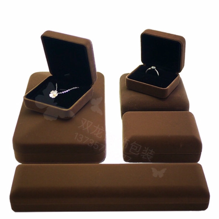 高档绒布小吊坠首饰盒创意圆角戒指吊坠手镯手链项链礼品盒包装盒珠宝首饰盒产品图