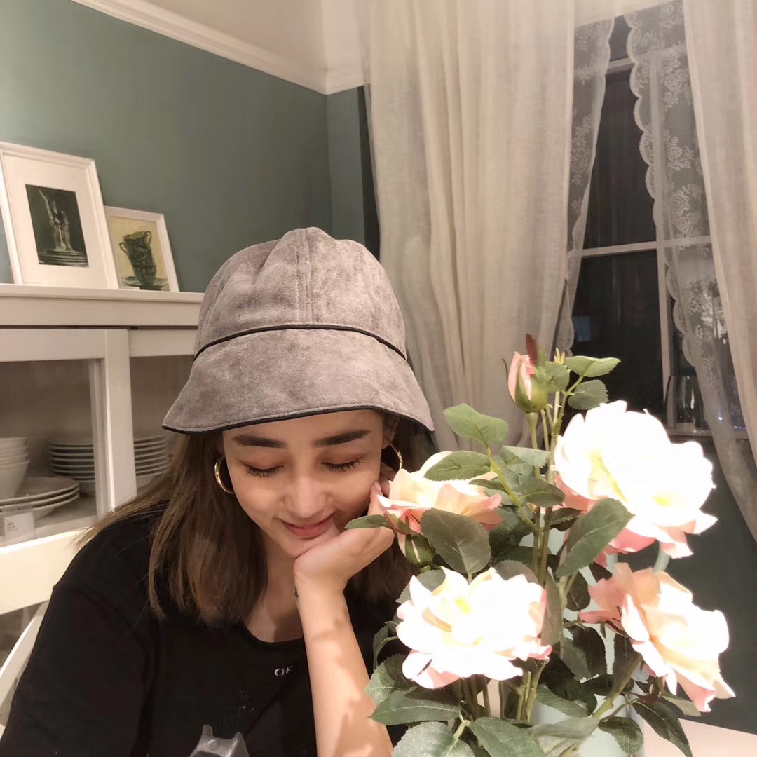The new high-end and elegant suede fisherman's hat for women in autumn and winter, the retro basin hat, is stylish and covers the face