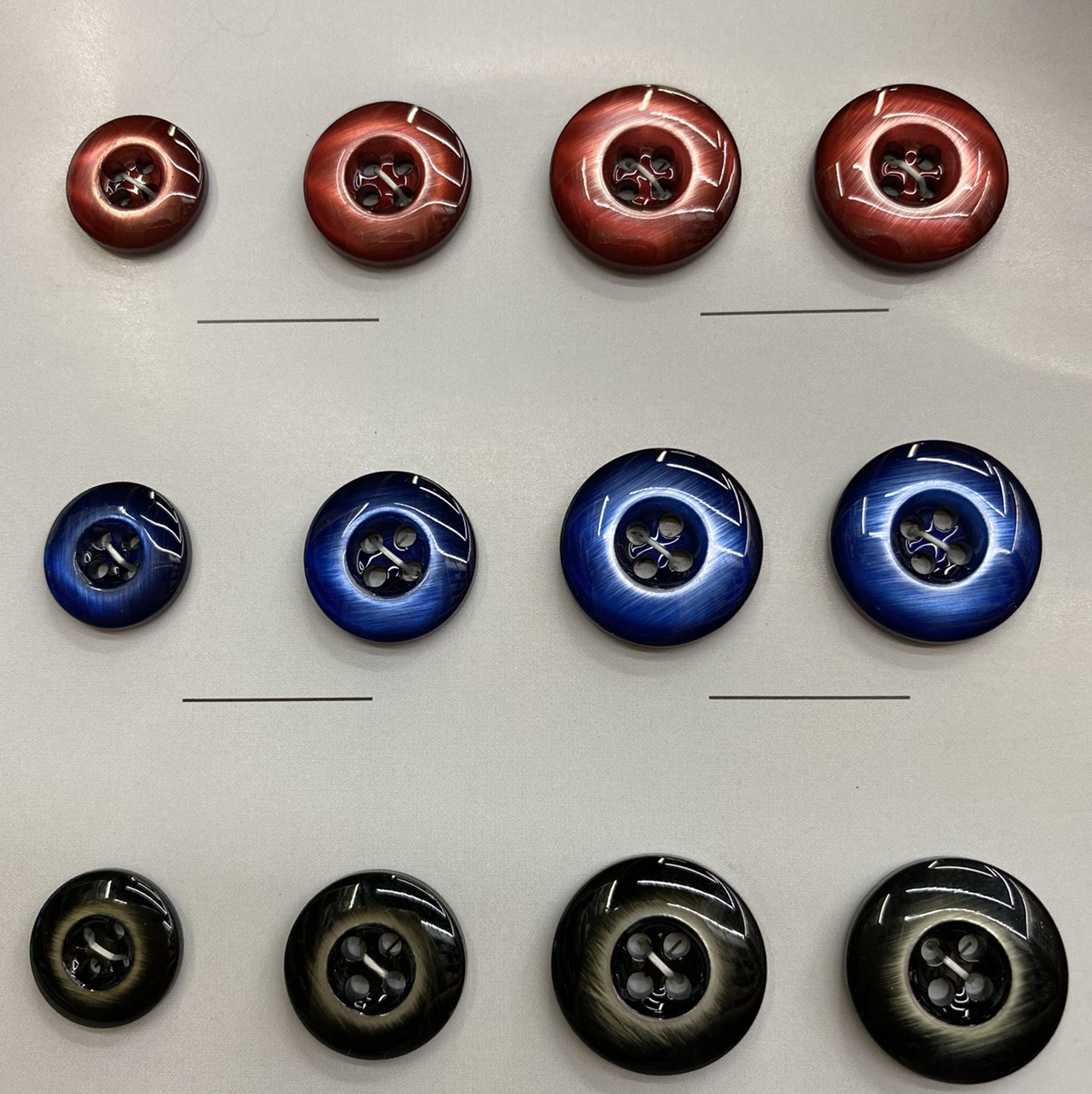High-quality resin buttons, hand-sewn two-hole and four-hole buttons, raincoats, children's clothing and work clothes buttons Application Scenario