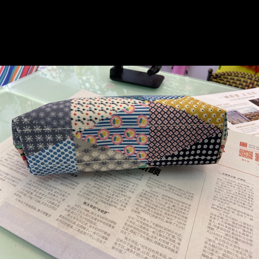 大号化妆包白底实物图