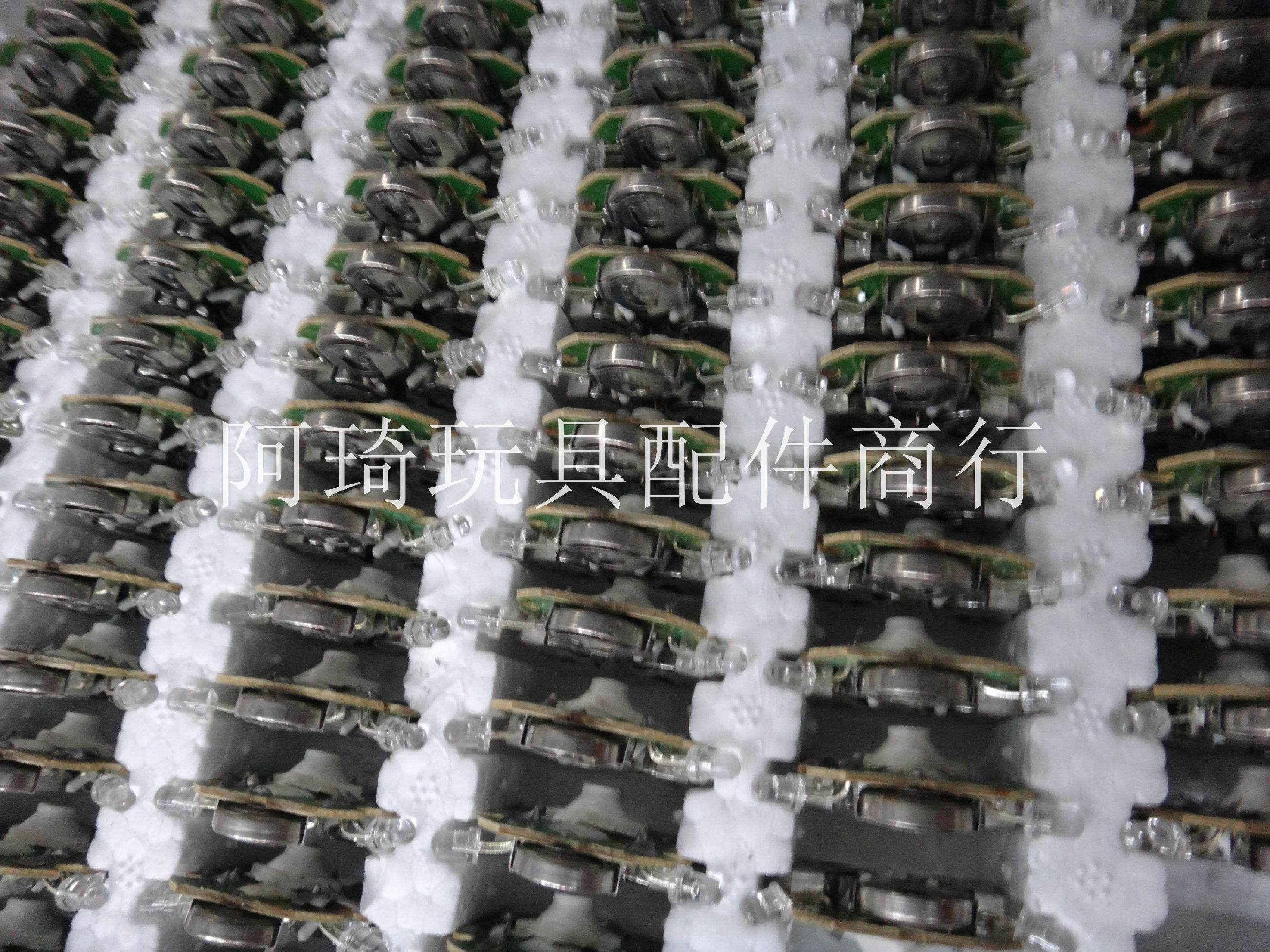玩具电子配件2.3*2.3*1cm小电子闪灯机芯红绿蓝循环闪详情图4
