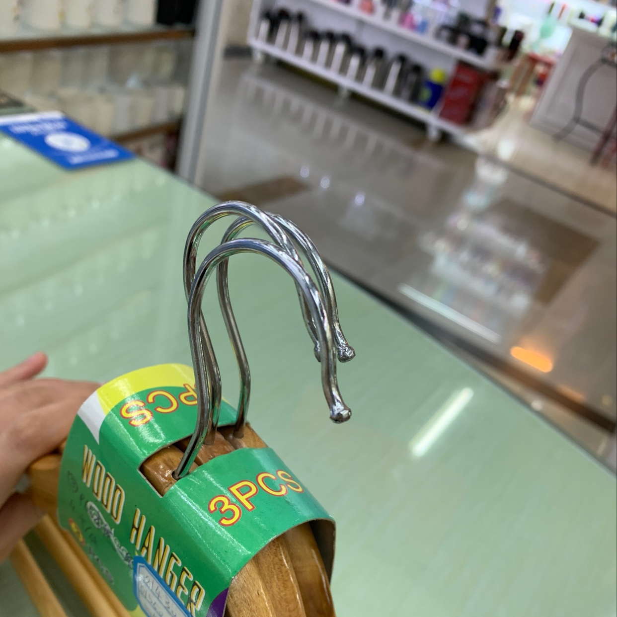 P66本色2级木衣架产品图