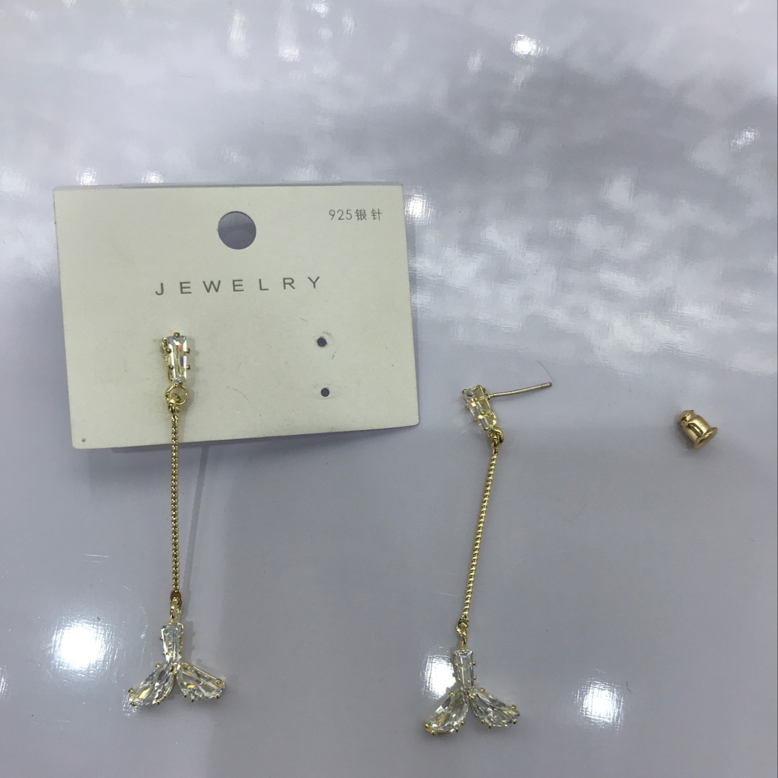 White stone fish-tail silver needle ear studs Specification image