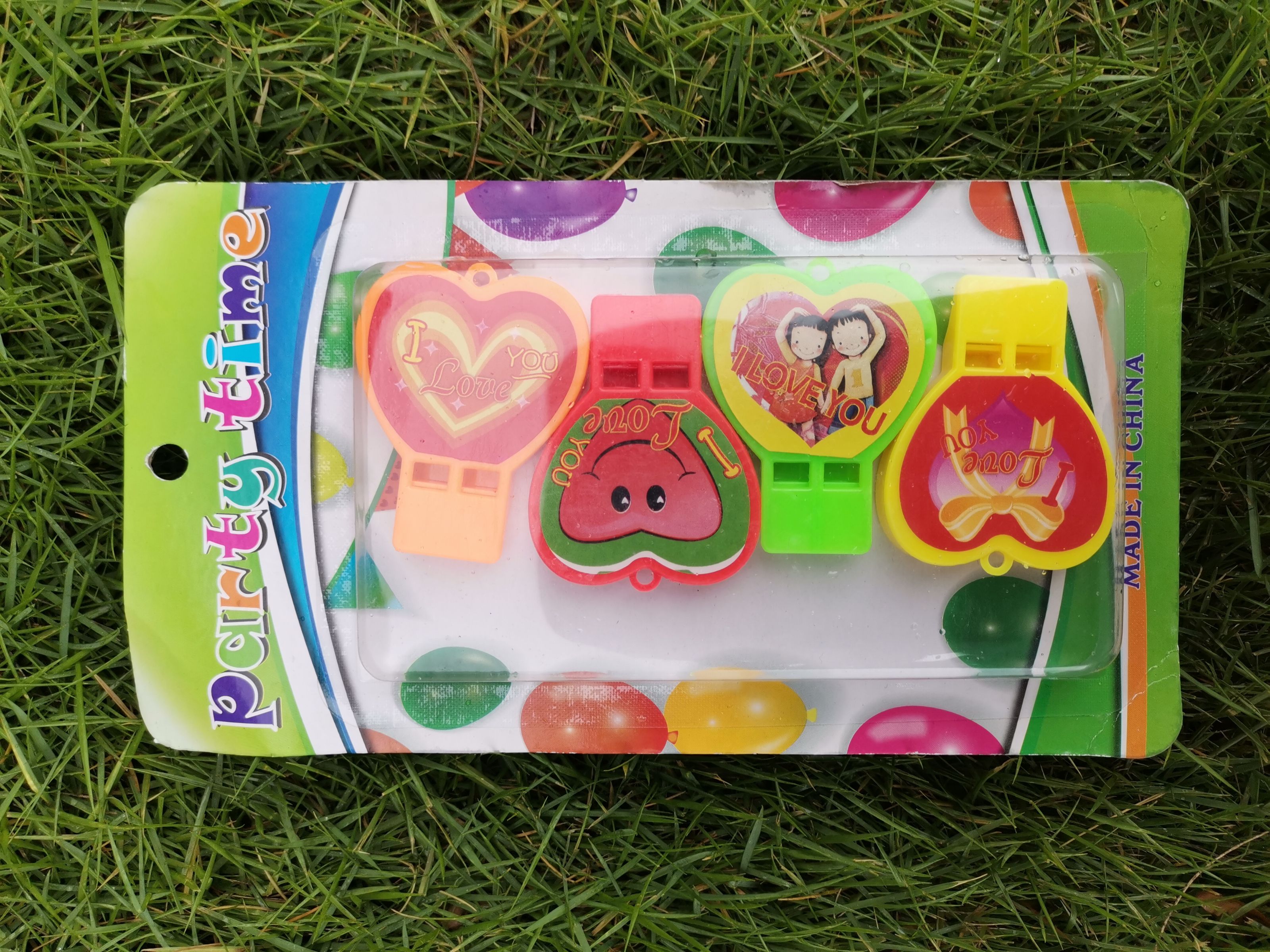 "Love Children Whistle toys, Douyin cartoon safety whistles, SpongeBob Boys and Girls, kindergarten gifts. Specification image