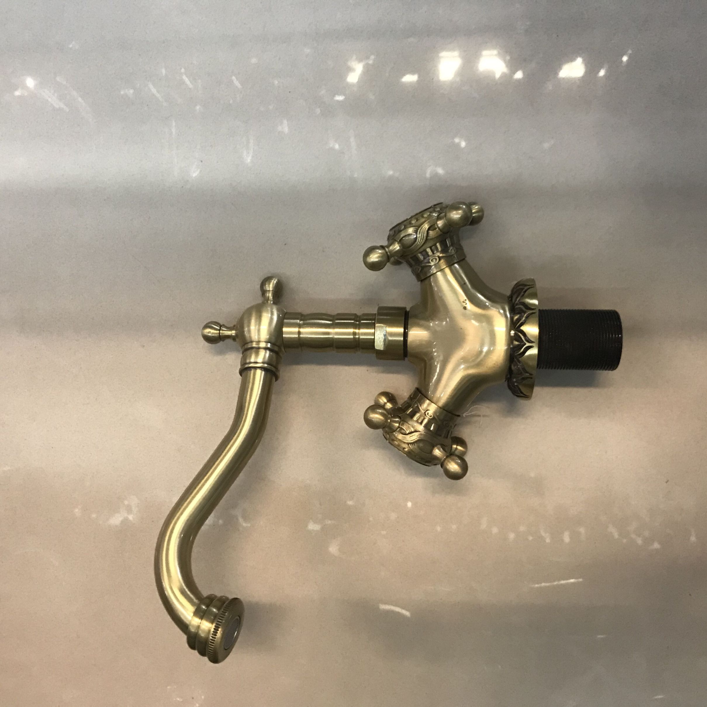Copper faucet small body with two-hand wheels