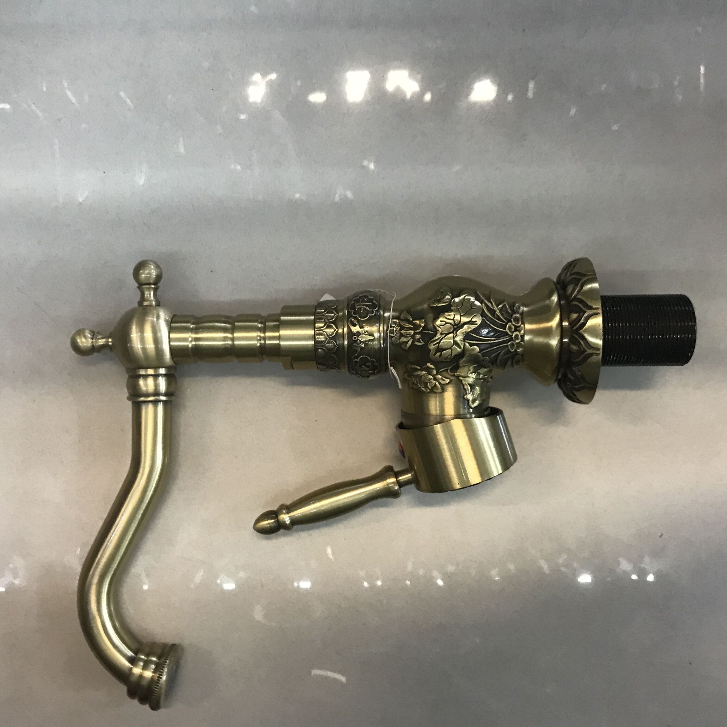 Medium-sized flowered copper faucet