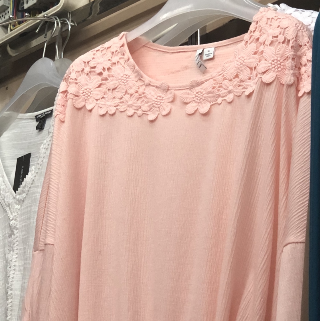 粉色女士休闲长袖产品图