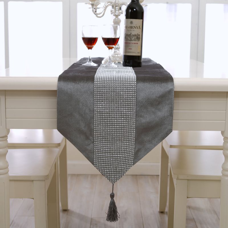 Table flag, coffee table cloth, dining table decoration, long strip cloth, European style, fashionable and grand, modern and simple, table mat, diamond-encrusted tablecloth, bed flag Application Scenario