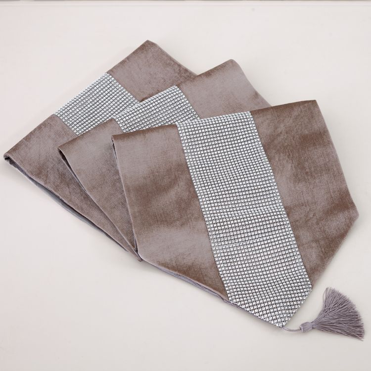 Table flag, coffee table cloth, dining table decoration, long strip cloth, European style, fashionable and grand, modern and simple, table mat, diamond-encrusted tablecloth, bed flag Specification image