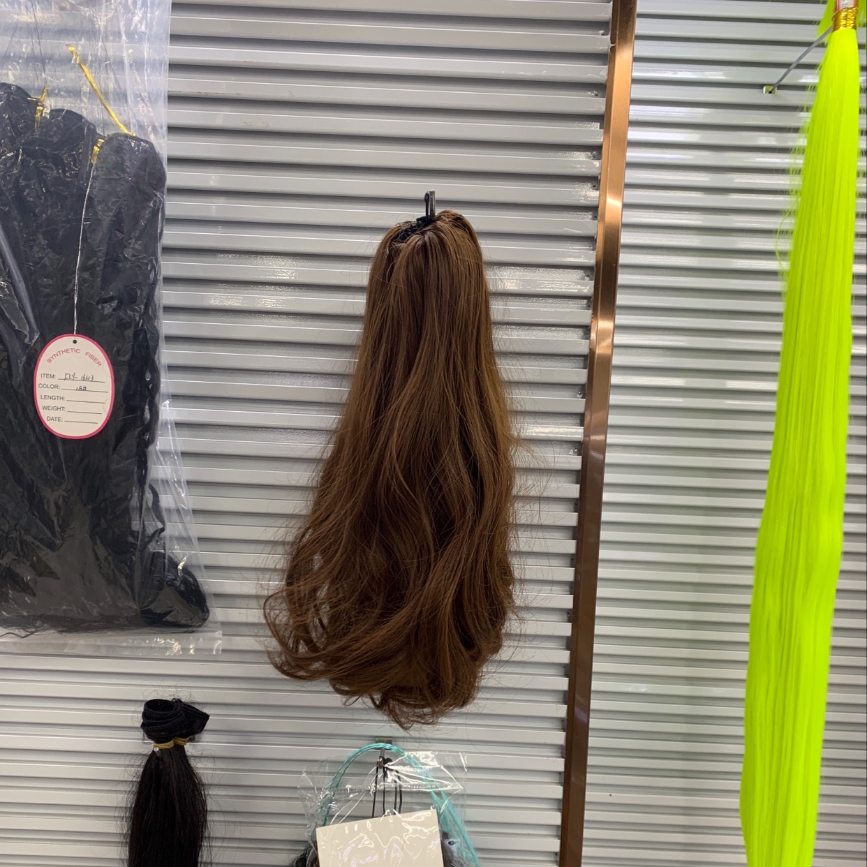 Matte high-temperature silk clip wig, long ponytail clip, short ponytail clip wig Application Scenario