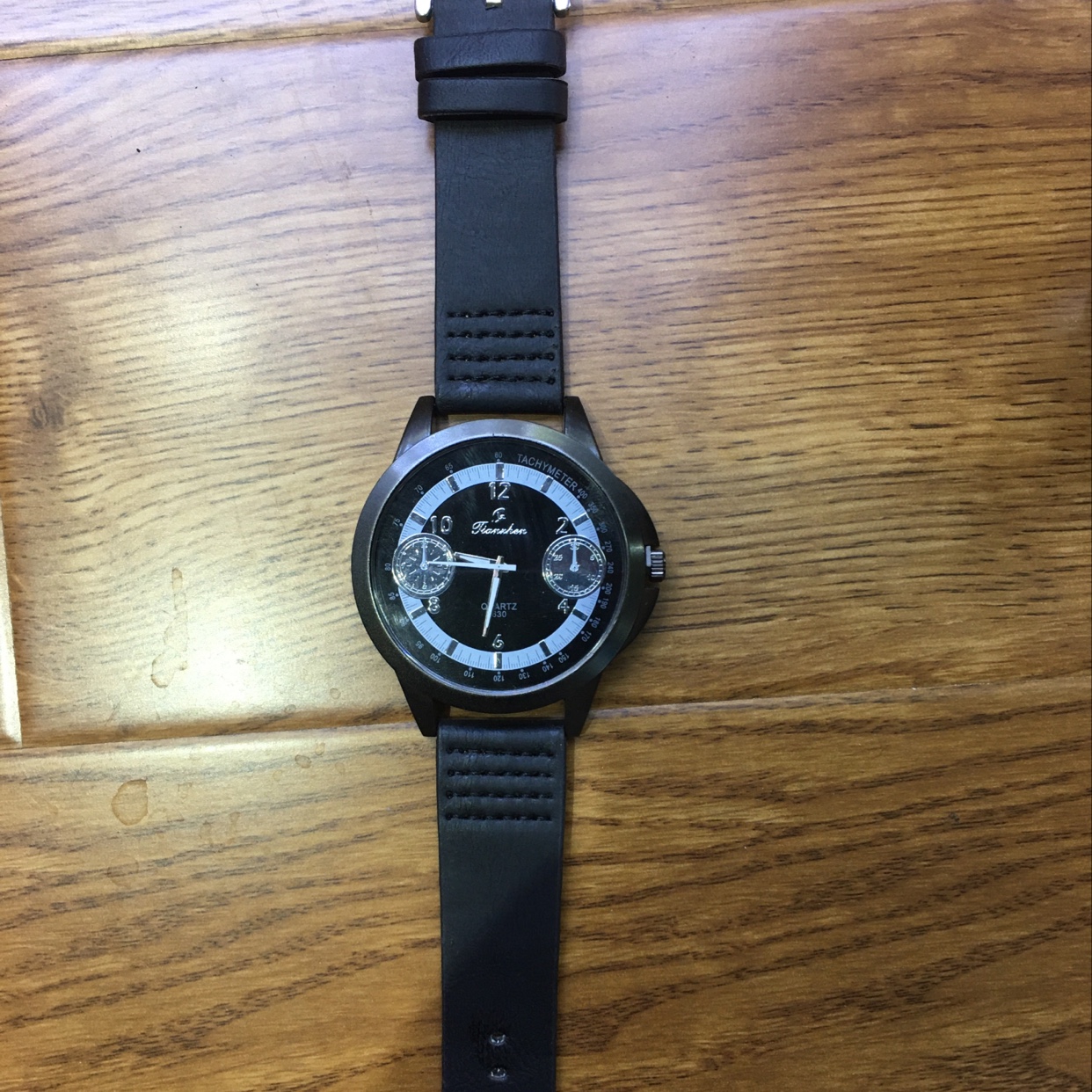Men's double dark eye watch details Picture