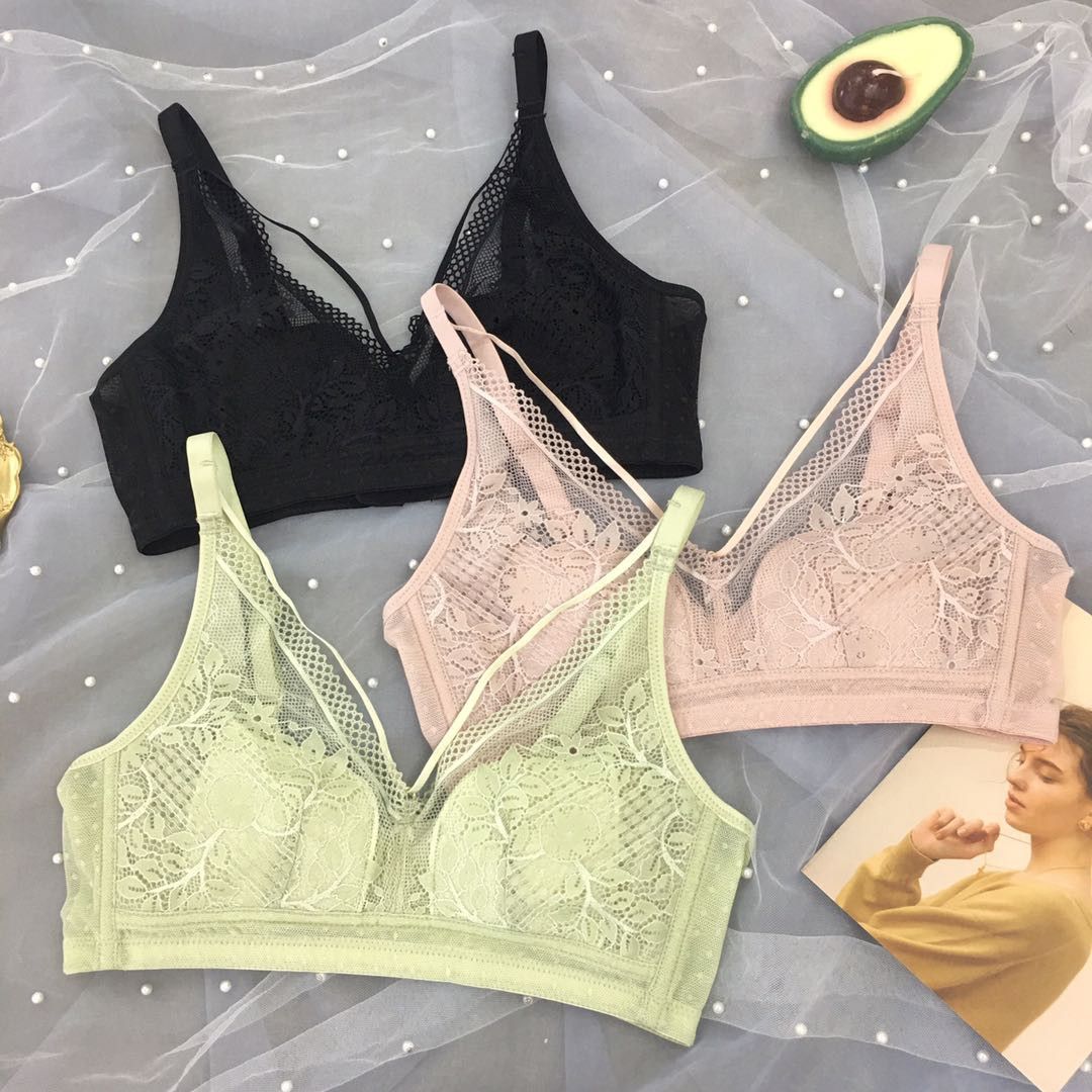 The new lingerie is feminine feeling with lace thin belt and cross back, strapless bra with strapless bra pad and suspenders thumbnail