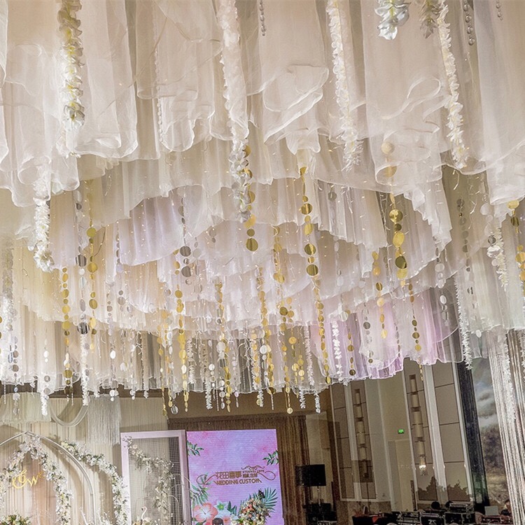 New Love River background wedding props, wedding supplies, aerial pendants, ceiling decorations, crystal, hotel ceiling decoration sequins details Picture