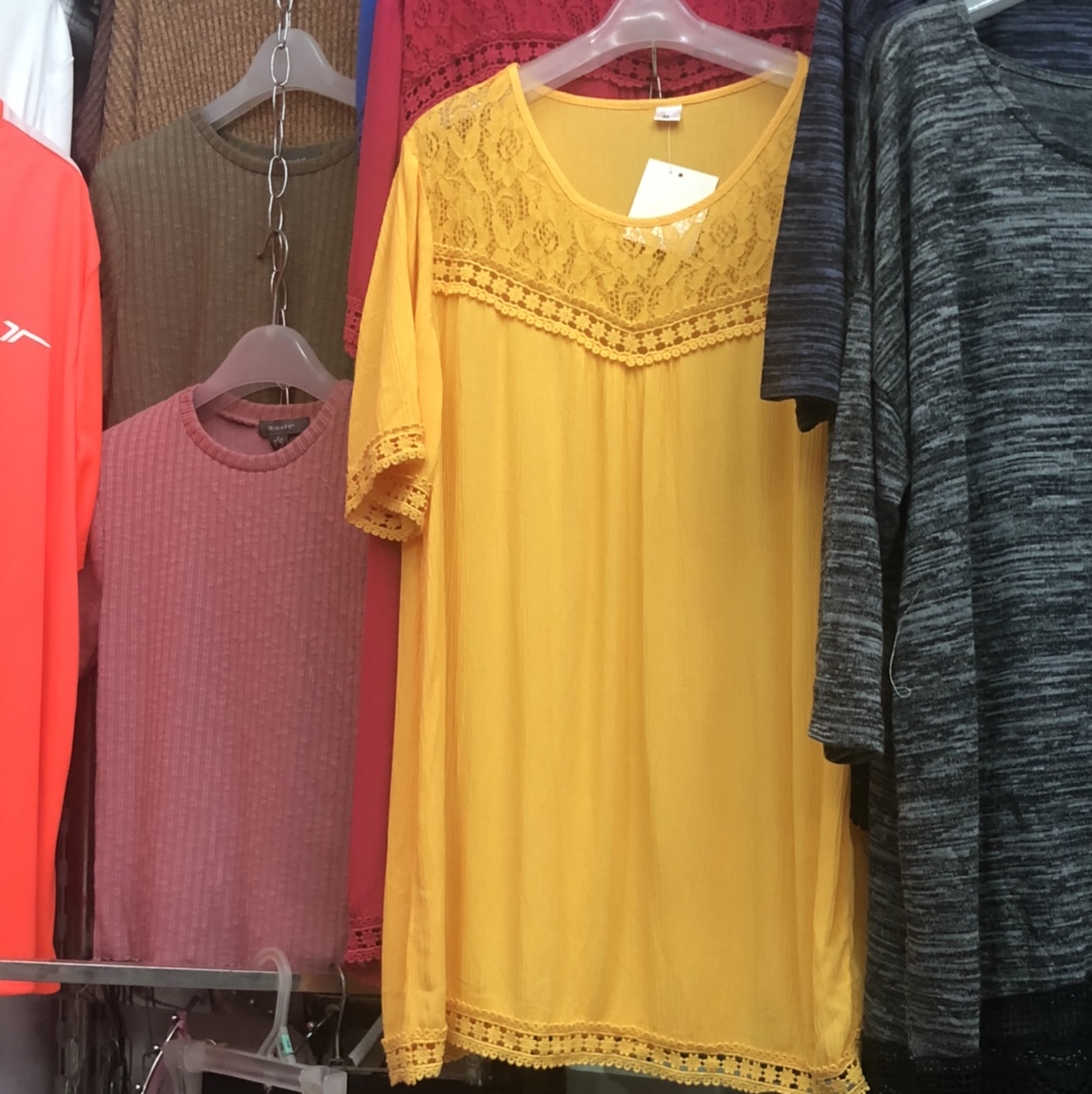 黄色女士宽松短袖