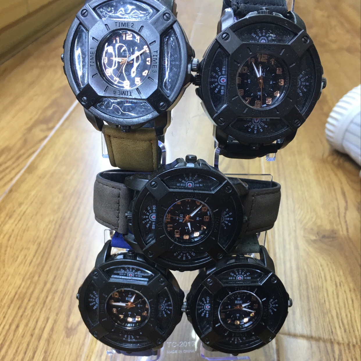 Lado masculino reloj cuarzo details Picture