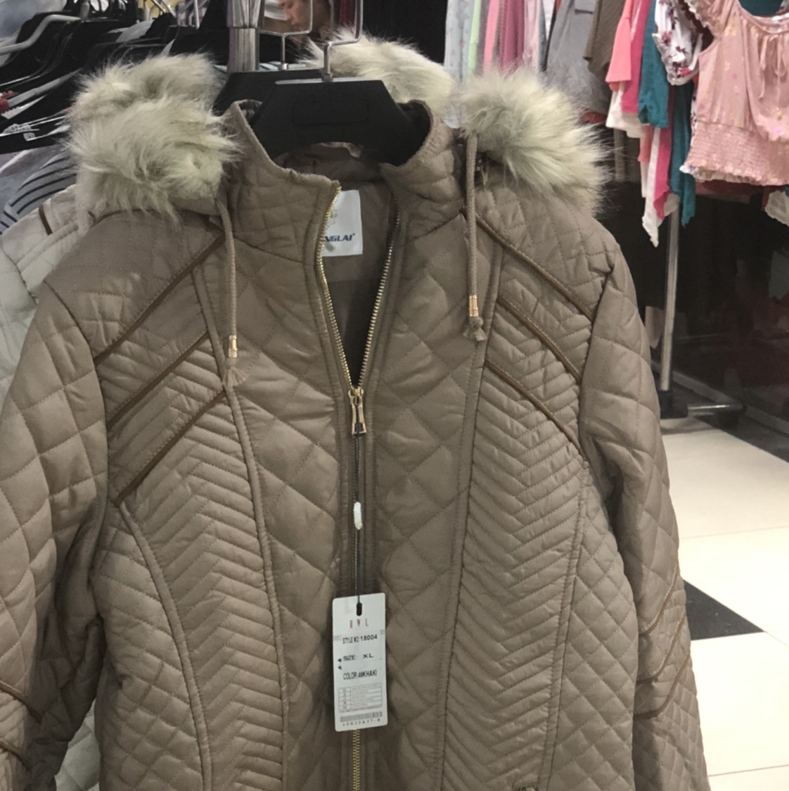 长款褐色女士外衣产品图