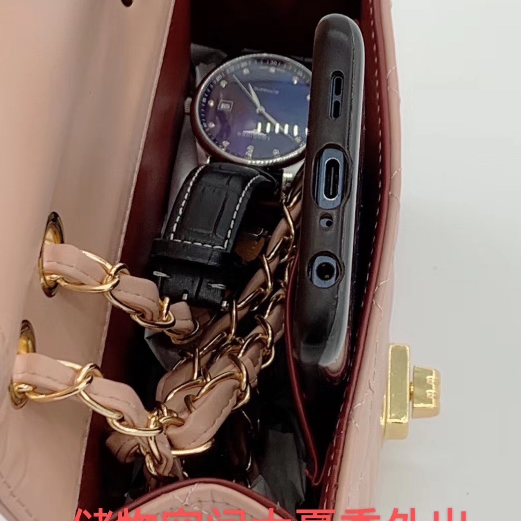 Stylish Bags That Go With Everything details Picture