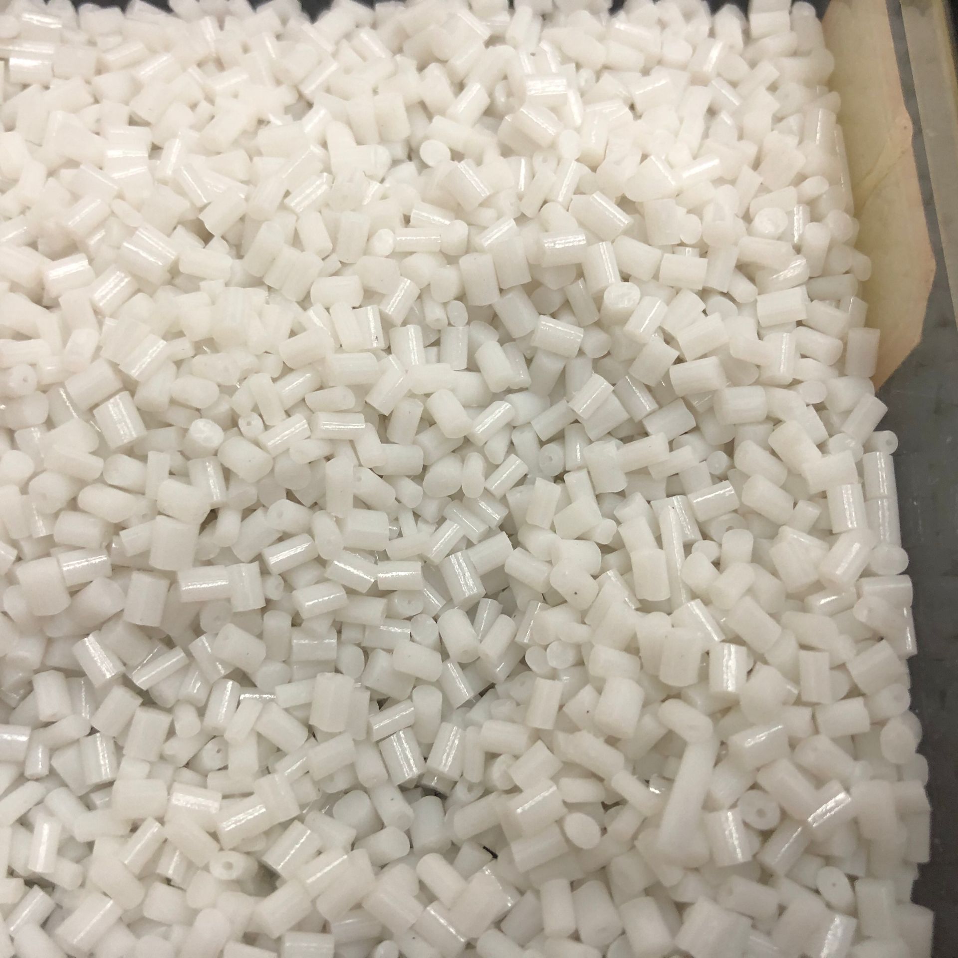 Factory direct sales of 25kg acrylic milky white. Large quantities enjoy better prices. Welcome to order. Honest seller with affordable prices detail image 1