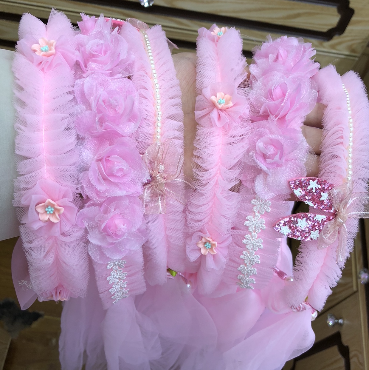 Garland veil details Picture