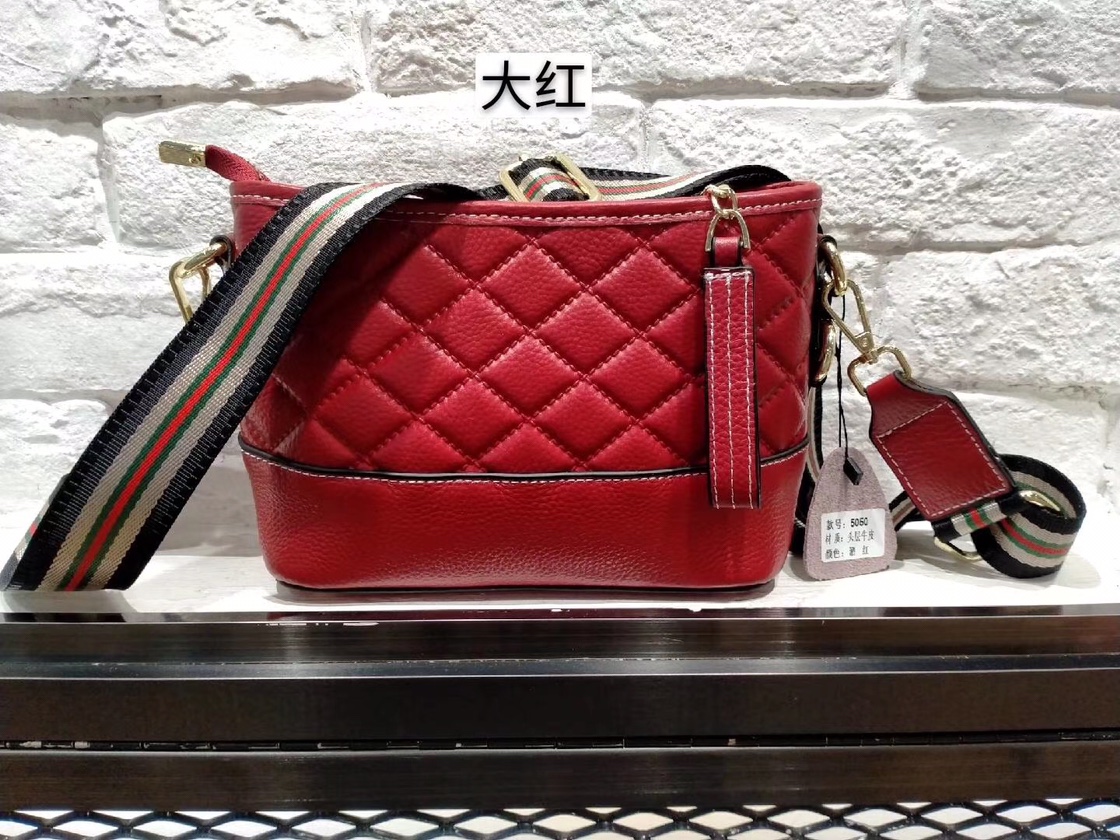 爆款，流浪包，超爆款，面料牛皮，红色
