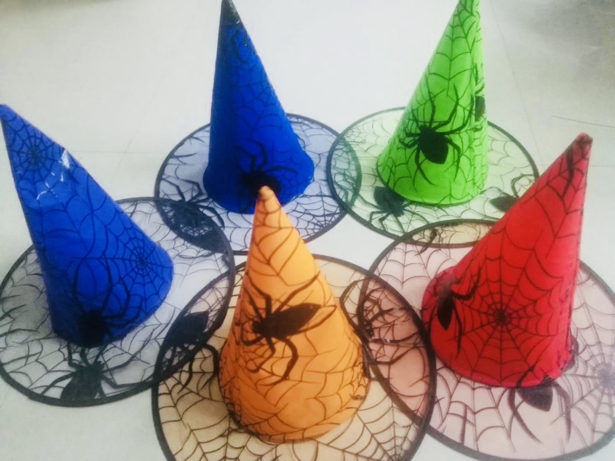 The witch wore a golden hat on Halloween Item Picture