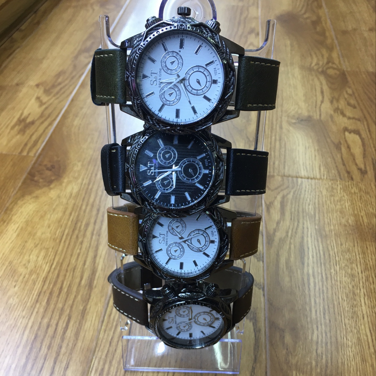 Male triple eyelid watch details Picture