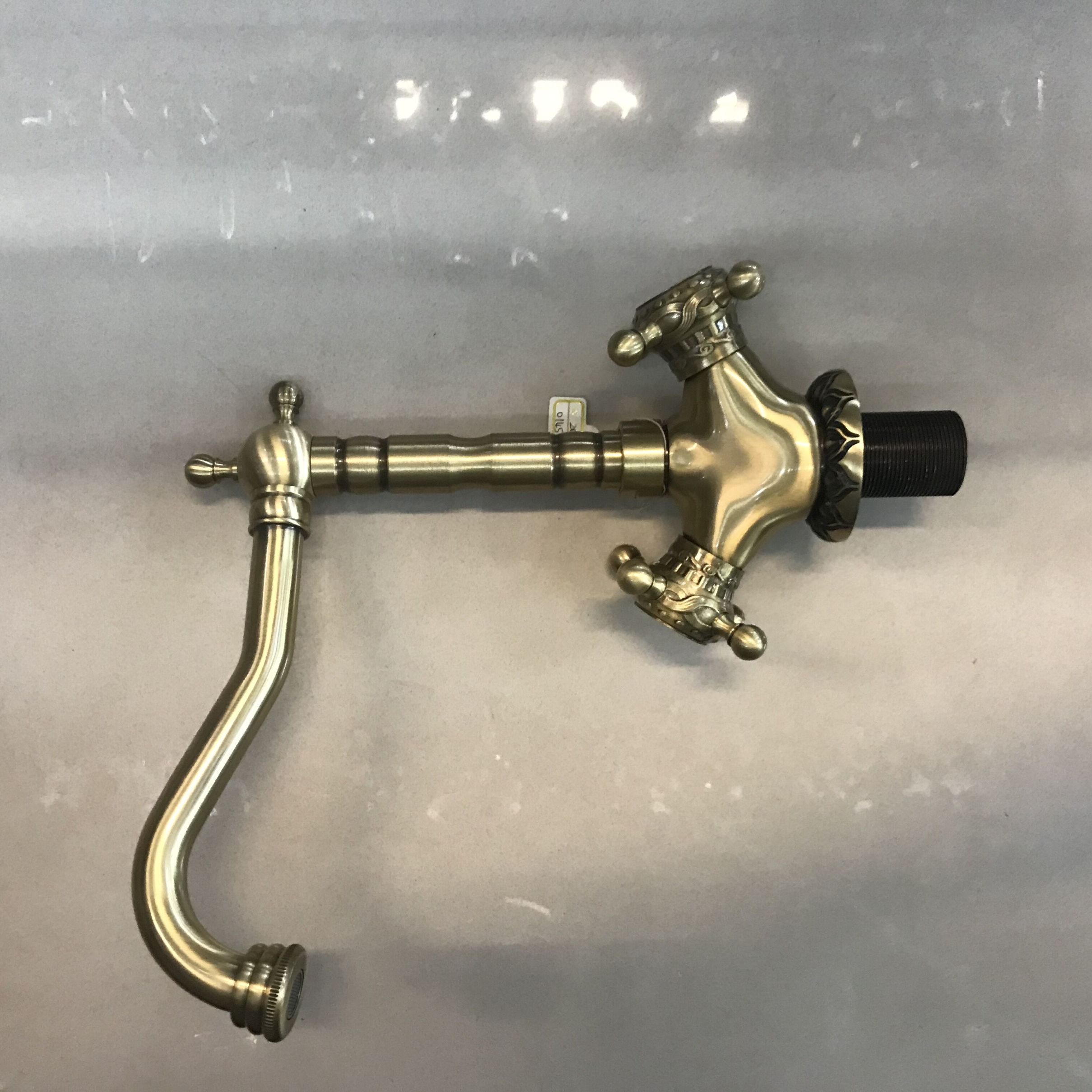 Medium-sized two-hand wheel for copper faucet