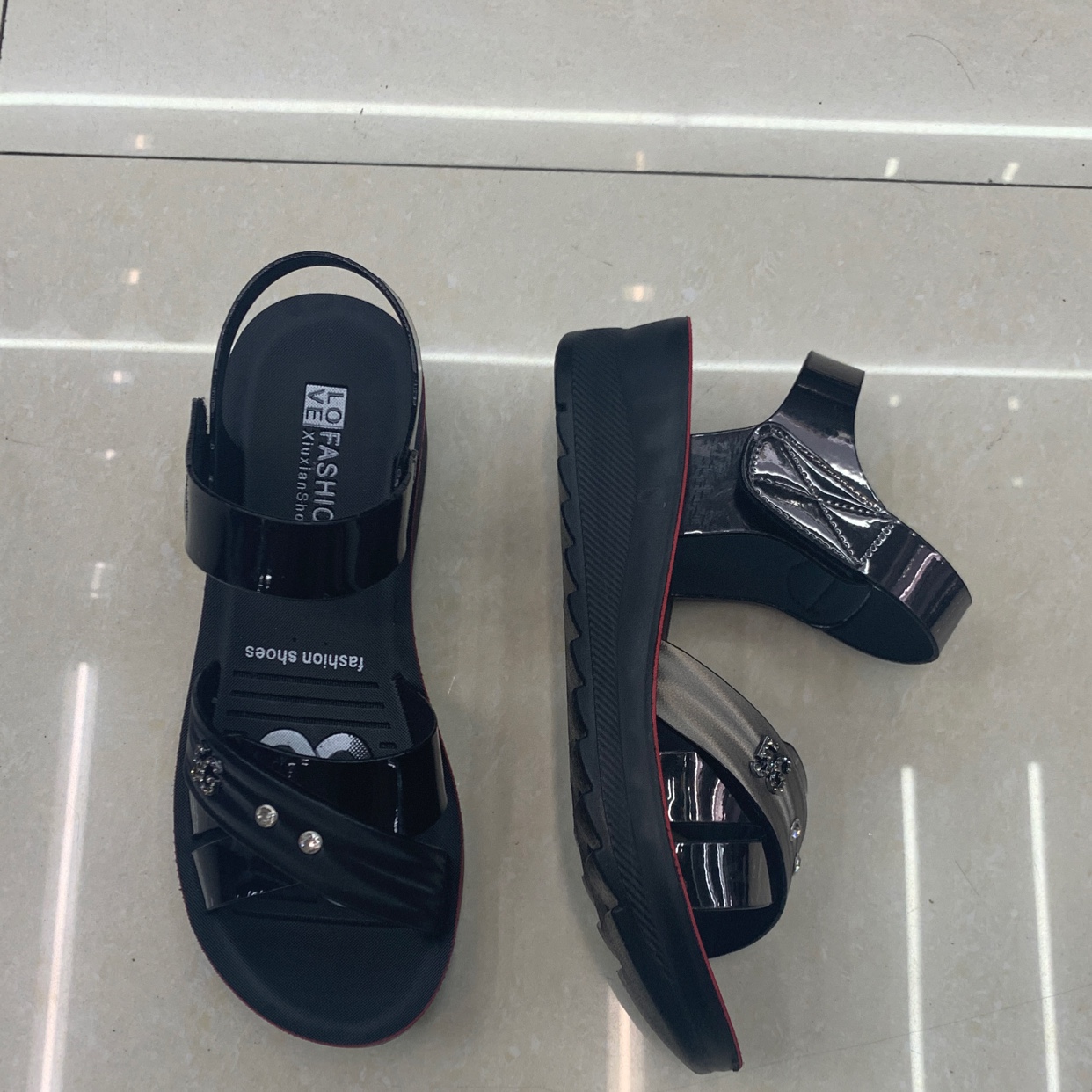 Summer lady's sandals thumbnail