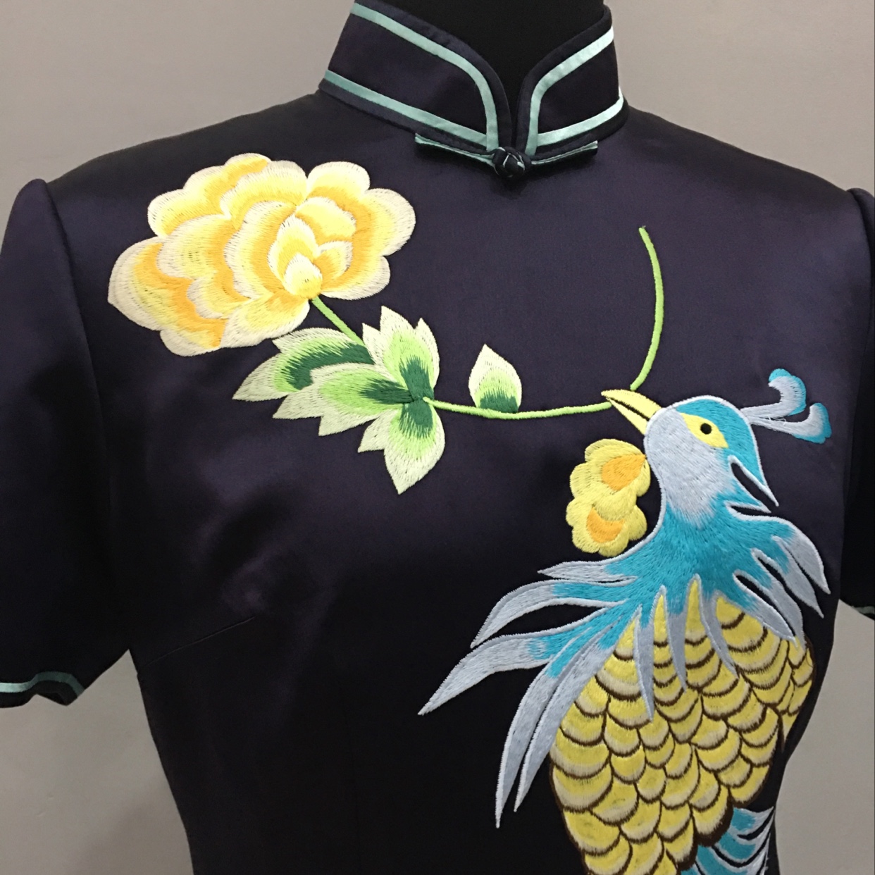 Heavy satin silk embroidered cheongsam dress details Picture