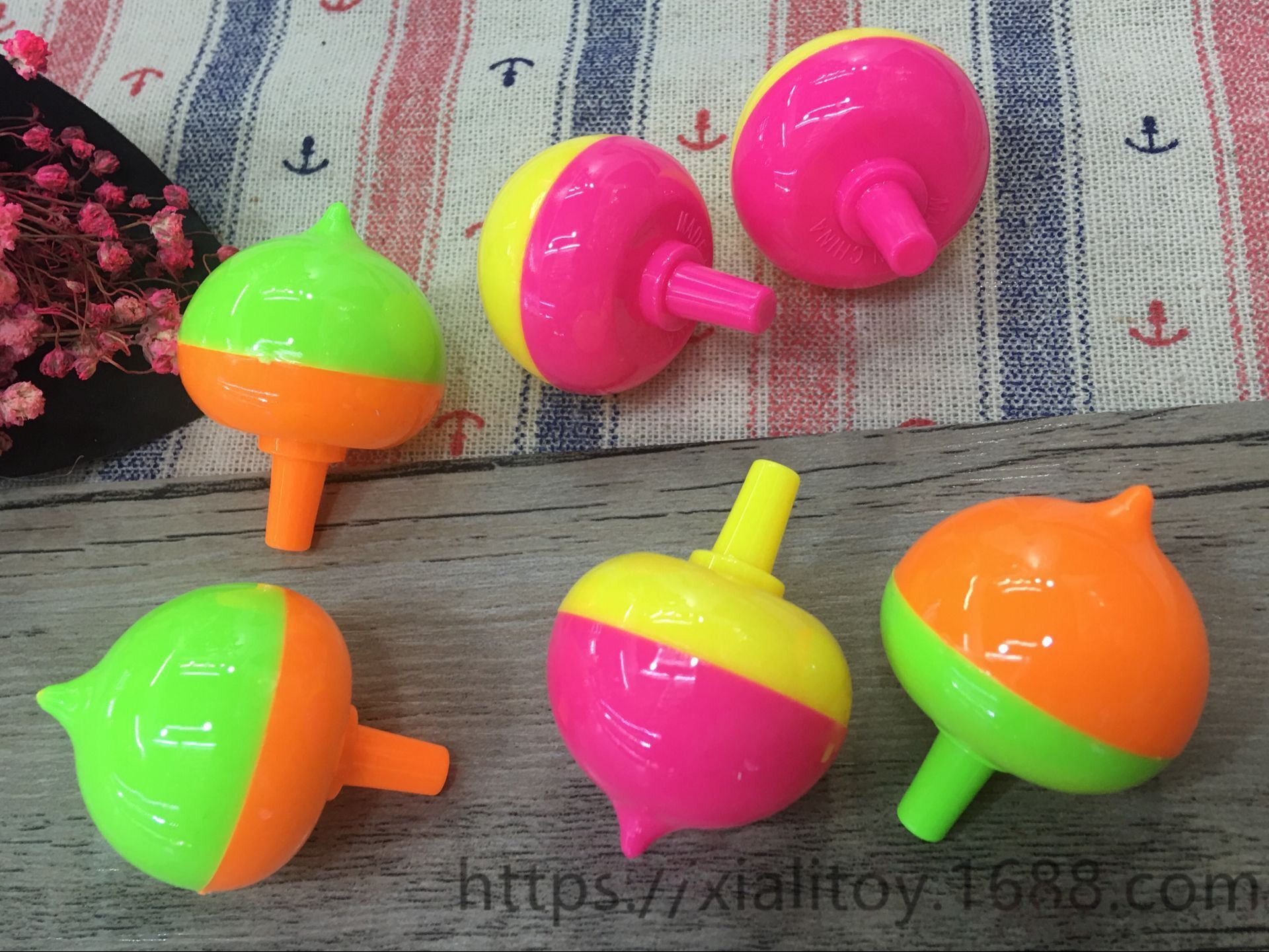 Mini children's small gifts manufacturers direct selling spinning top plastic toys card small top toys wholesale